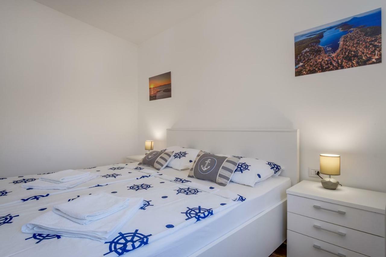 Apartman Filip 말리로시니 외부 사진